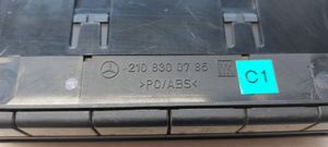 Mercedes-Benz E W210 Panel klimatyzacji 2108300785