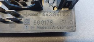 Audi 80 90 B3 Skrzynka bezpieczników / Komplet 443941822