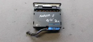 Opel Kadett E Monitori/näyttö/pieni näyttö 90240511