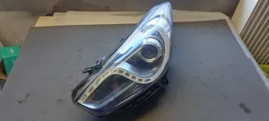 Hyundai i40 Lampa przednia 921013Z090