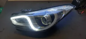 Hyundai i40 Lampa przednia 921013Z090