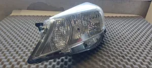 Toyota Yaris Lampa przednia 