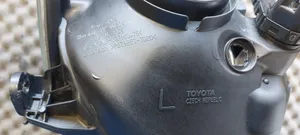 Toyota Yaris Etu-/Ajovalo 
