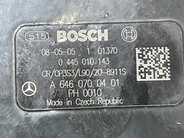 Mercedes-Benz C W203 Bomba de alta presión de inyección de combustible 0445010143
