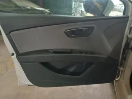 Seat Leon (5F) Front door card panel trim 