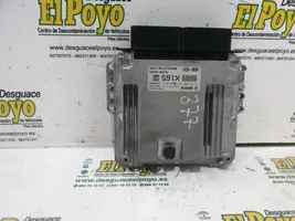 KIA Carens III Engine control unit/module 0281032241