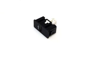 BMW 2 F22 F23 USB jungtis 007765