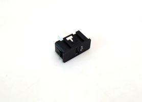 BMW 3 F30 F35 F31 USB-pistokeliitin 007790