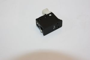 BMW 2 F45 Gniazdo / Złącze USB 006567