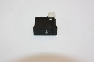 BMW 2 F45 Gniazdo / Złącze USB 006567