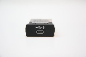 BMW X7 G07 Connecteur/prise USB 016850