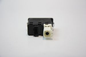 BMW i8 USB socket connector 016828