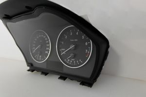 BMW 2 F46 Tachometer 000593