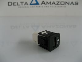 BMW 1 F20 F21 USB-pistokeliitin C00606