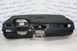 BMW 2 F46 Panelė J00601