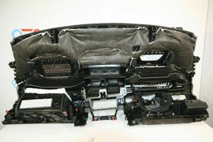 BMW 2 F46 Panelė K00703