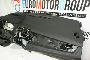 BMW 2 F46 Deska rozdzielcza K00703