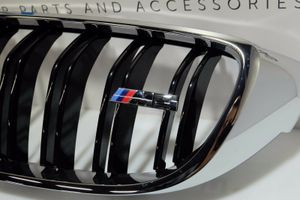 BMW M4 F82 F83 Griglia superiore del radiatore paraurti anteriore 001800