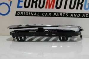 BMW 2 F22 F23 Grotelės viršutinės 002060