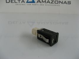 BMW 7 F01 F02 F03 F04 Gniazdo / Złącze AUX C00604