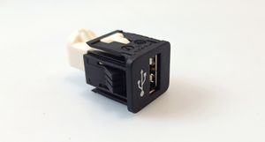 BMW 1 F20 F21 Connettore plug in USB 024818