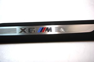 BMW X6 F16 Priekinio kėbulo slenksčio apdaila 016181