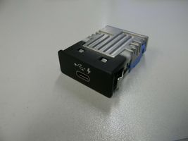 BMW 8 G15 Enchufe conector USB C00610