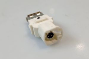 BMW 4 F32 F33 Gniazdo / Złącze USB 024819