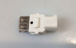 BMW 4 F32 F33 Gniazdo / Złącze USB 024819