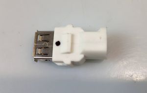 BMW 4 F32 F33 Connettore plug in USB 024819