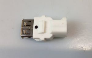 BMW 4 F32 F33 Gniazdo / Złącze USB 024819