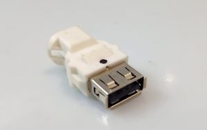 BMW 4 F32 F33 Gniazdo / Złącze USB 024819