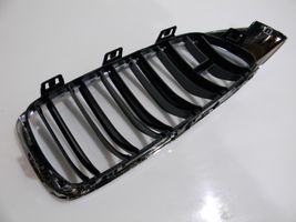 BMW M4 F82 F83 Griglia superiore del radiatore paraurti anteriore C01272