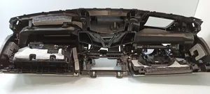 BMW 8 G16 Panelė 023335