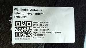 BMW X6M G06 F96 Tavaratilan/takakontin alempi sivuverhoilu 024187