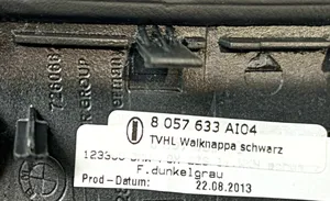 BMW M3 F80 Priekinė uždarymo rankena/ apdaila 027663