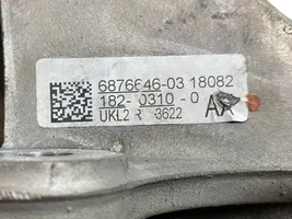 BMW 2 F46 Zwrotnica koła przedniego 6876646