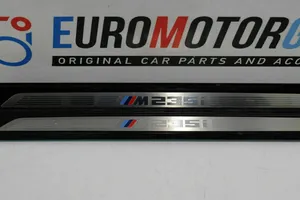 BMW 2 F22 F23 Priekinio kėbulo slenksčio apdaila 004368