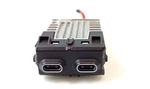BMW 7 G70 Connettore plug in USB 028841