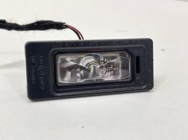 Volkswagen Tiguan Lampa oświetlenia tylnej tablicy rejestracyjnej 5NA943021