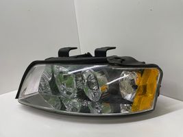 Audi A4 S4 B6 8E 8H Lampa przednia 