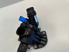 Audi A4 S4 B6 8E 8H Termostat / Obudowa termostatu 