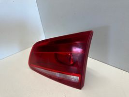 Volkswagen PASSAT B7 Lampy tylnej klapy bagażnika 3AF945094M