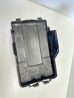 Volkswagen Tiguan Крышка ящика аккумулятора 1K0915443A