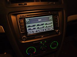 Skoda Octavia Mk2 (1Z) Panel / Radioodtwarzacz CD/DVD/GPS 1Z0035680A