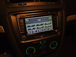 Skoda Octavia Mk2 (1Z) Panel / Radioodtwarzacz CD/DVD/GPS 1Z0035680A