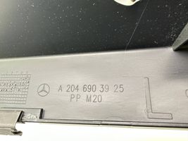 Mercedes-Benz C W204 Takaoven kynnyksen suojalista A2046903925