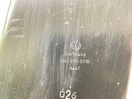 Volkswagen Tiguan Jäähdyttimen kehyksen suojapaneelin kiinnike 5N0805931B