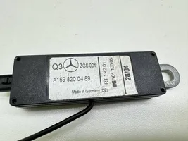 Mercedes-Benz A W169 Pystyantennivahvistin A1698200489