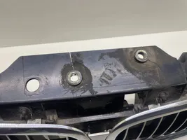 BMW 7 E65 E66 Etupuskurin ylempi jäähdytinsäleikkö 7037727